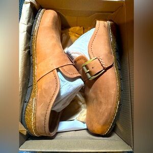 Earth clogs medium brown women’s size 8M NWT